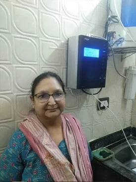 Chanson Quality Water Purifier being operated by a health-conscious women